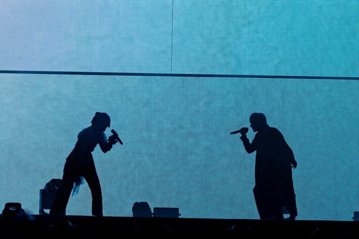 oOcayn_istired's tweet photo. There are two vocal powerhouses in this picture https://t.co/aXM1Dc5Zpc