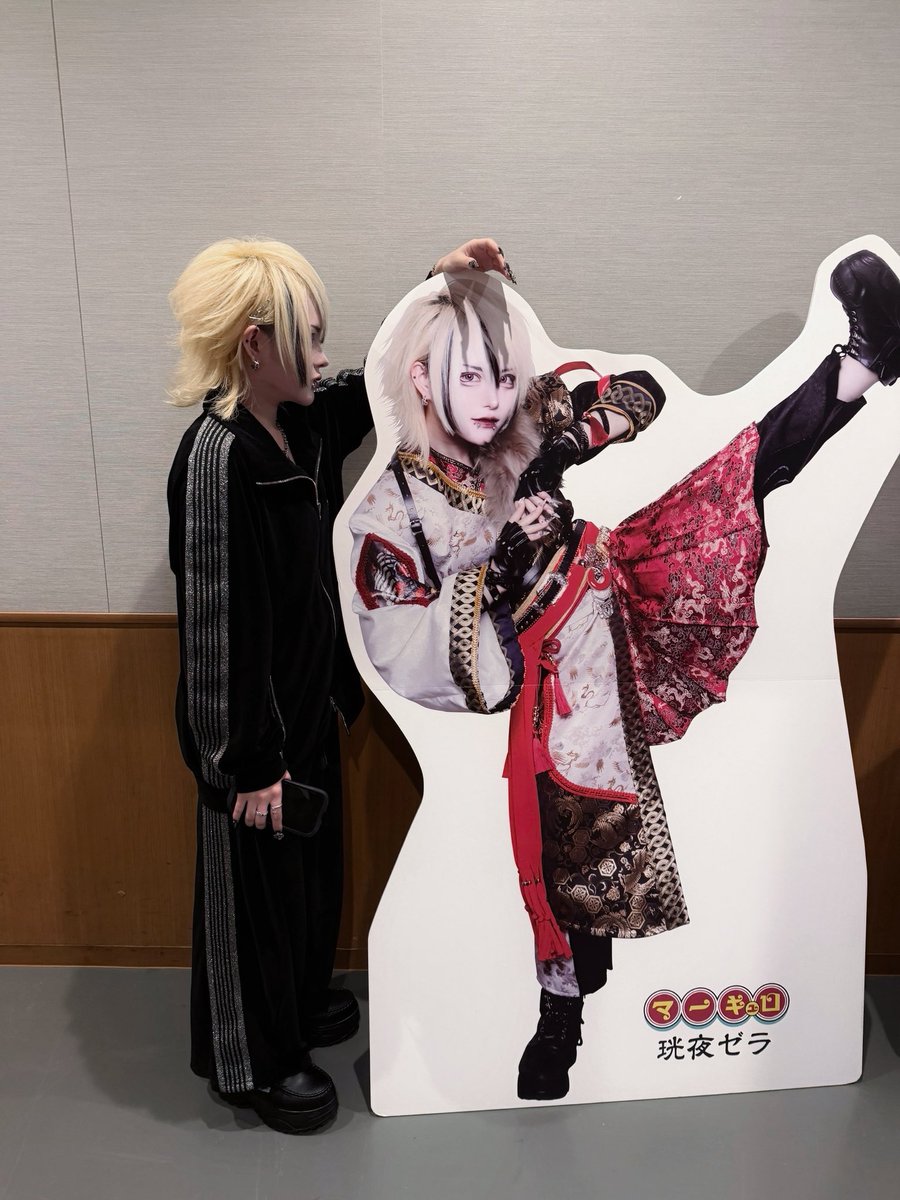 boku_isnt_alive's tweet photo. 5cmサバ読み等身大パネルなんかちっちゃかった https://t.co/cjM44m3J19