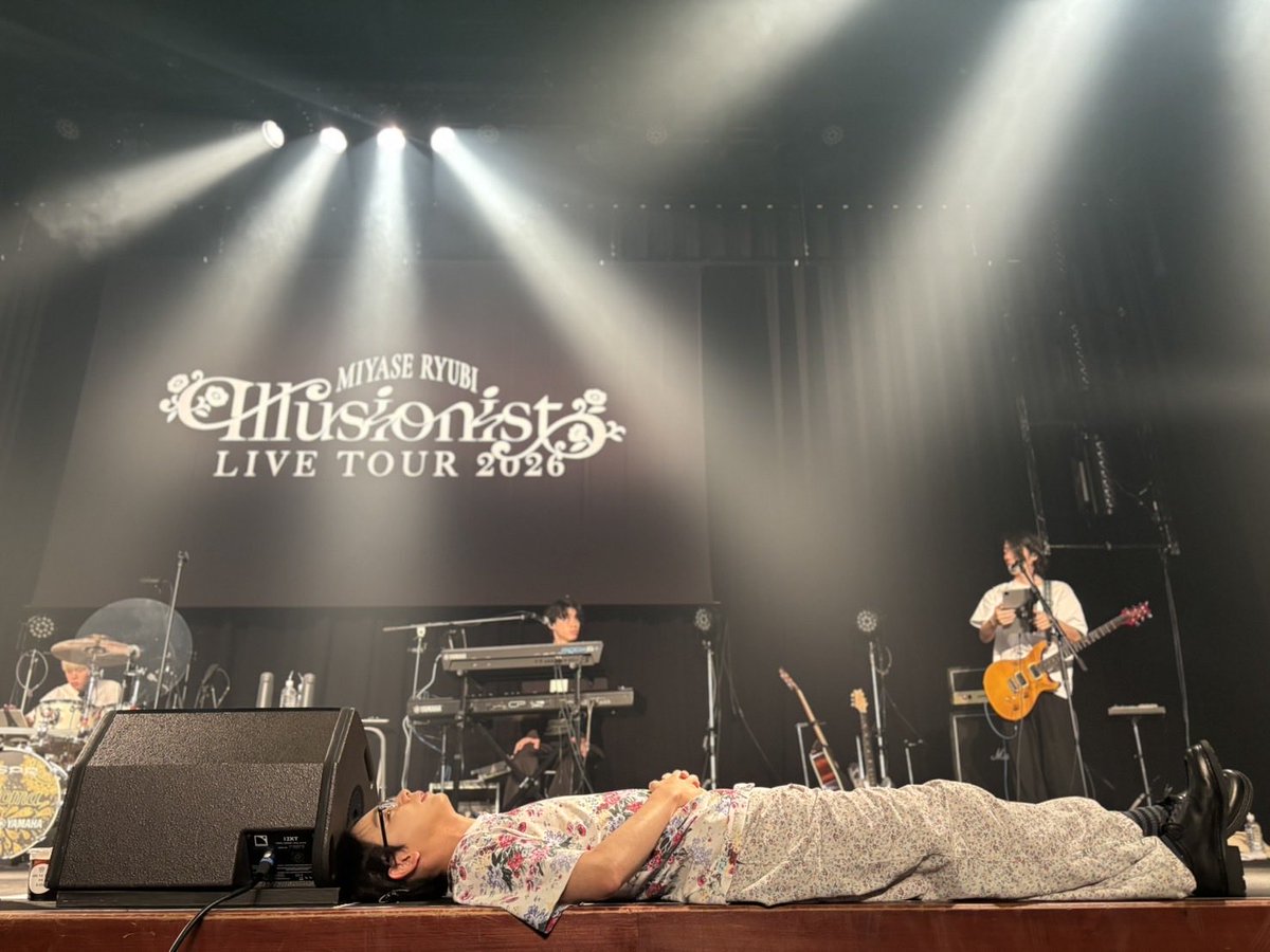 ryubi_music's tweet photo. ステージのここの部分凄く寝心地いい。
わかる人いる？

いねぇぇぇえよなぁぁぁあ！！！
(すみません)(東リベ) https://t.co/gvvOpf7mQ6