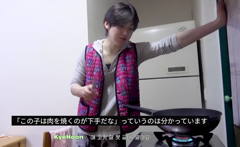 kf10040916's tweet photo. いや、別に下手だとは思ってないよ🥲

ないけども、ずっと火力MAXの強火だから高温になりすぎて煙もくもく＆肉の表面だけ焦げて中が生になるから、火力もうちょい弱めるのはどうだろう…？

って思っただけだよ🥲 https://t.co/BWxw7Lyi7b