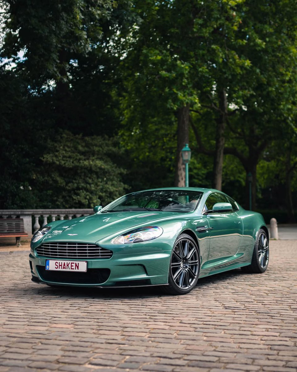 ApexDistrictX's tweet photo. Aston Martin DBS https://t.co/mmRXsHEsFf