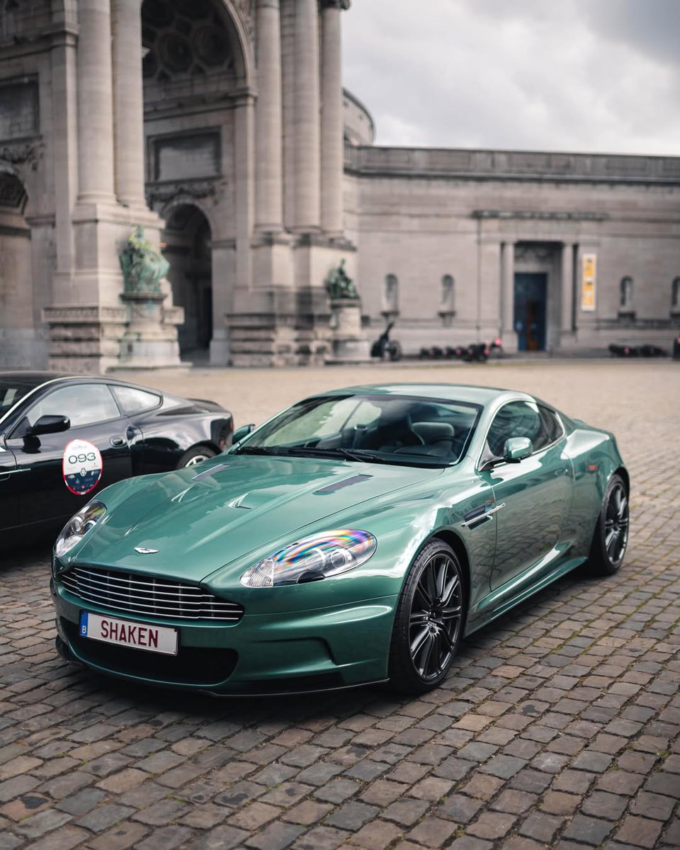 ApexDistrictX's tweet photo. Aston Martin DBS https://t.co/mmRXsHEsFf