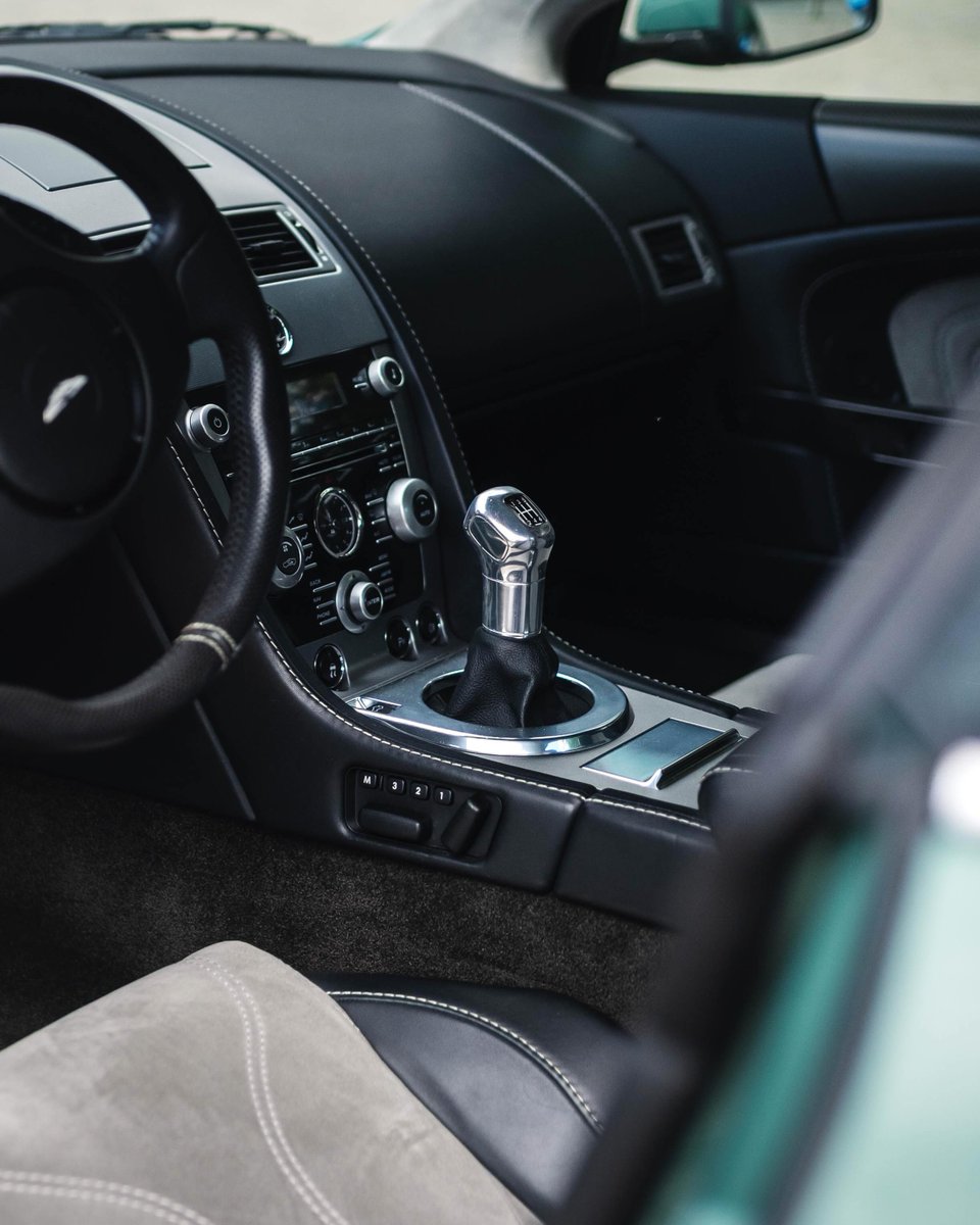 ApexDistrictX's tweet photo. Aston Martin DBS https://t.co/mmRXsHEsFf
