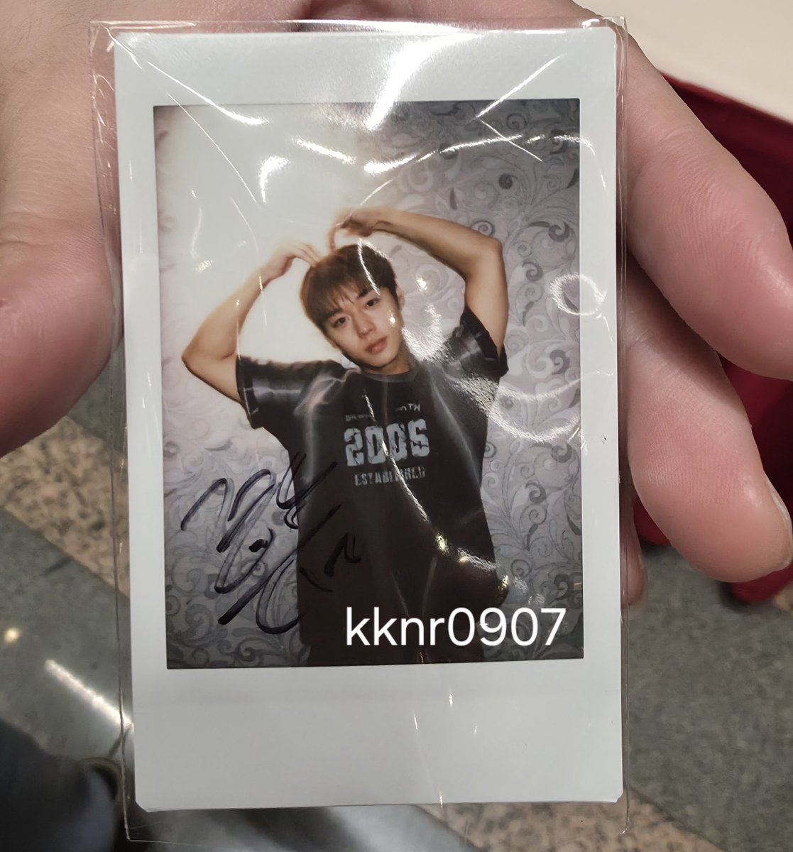 hzzi529's tweet photo. 260705 대만 추첨베네핏 싸폴 #박지훈

이번에 알게 된 대만메이가 당첨이라 대신 트위터에 올리는 왕하트지후닝 🐶🫶🏻 https://t.co/GloDnV2OKU