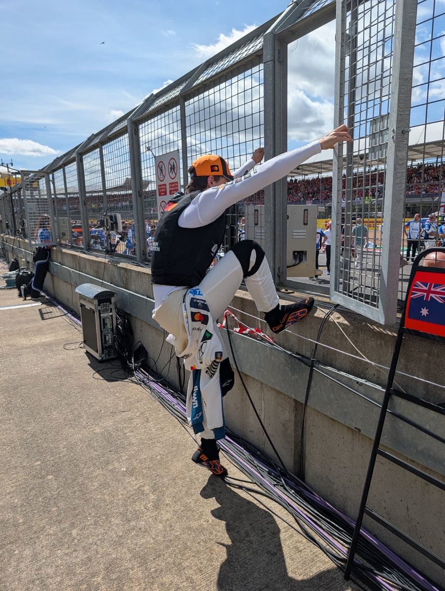 JackPumpkin81's tweet photo. Wish our lovely driver the best best luck every day! 🐨🍀 -Day 450

#oscar                                
#piastri #OP81 #oscarpiastri #jackthepumpkin @OscarPiastri
@McLarenF1 https://t.co/5QUXz77gYr