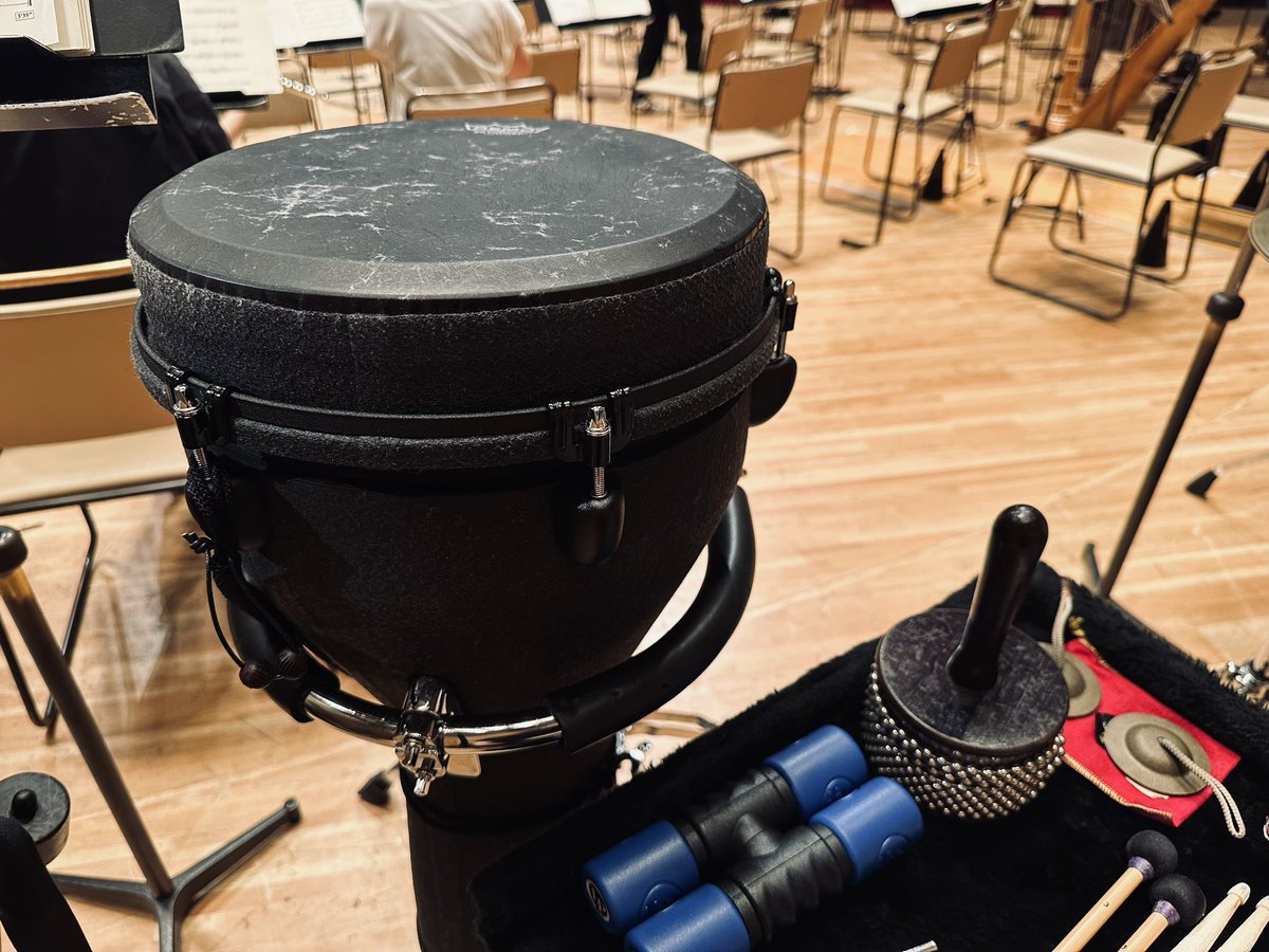 sekki_satoshi's tweet photo. 【初音ミクシンフォニー2026】

東京公演でした。
シンバル周りをはじめ、あんな楽器からこんな楽器(？)まで。
今日の栗田マエストロはネギをマイクにしてお話しをされていました。

今日のライブ録音CDも10月に発売とのことですので、ぜひお買い求めください💿 https://t.co/6DTmgcnxhQ