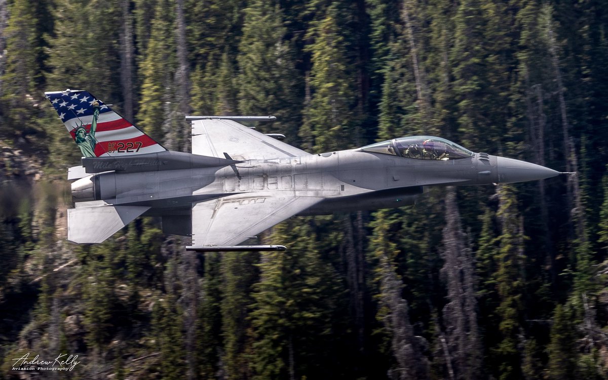 andrewkphotos's tweet photo. The past 3 years of July 4th F-16 flyovers that I’ve shot in Colorado https://t.co/gx2S08KYUH