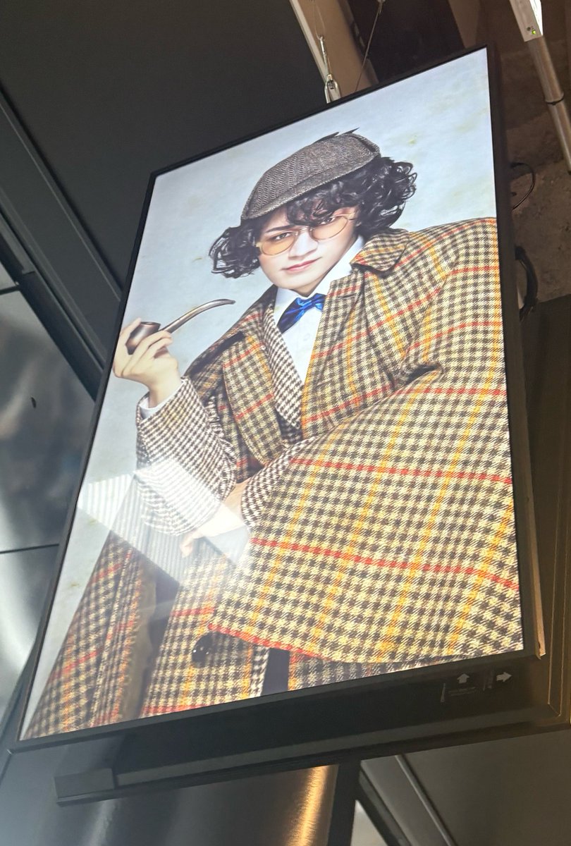 ni___41571's tweet photo. 33歳の神山くんもかっこよくてかわいかった🫶あんなバサバサする衣装で激しいアクロしながら歌が一切ぶれないの超人神山くん何者😸コロコロ変わるいろんな表情が見れてずっと釘付けだったよ🥲後ろ姿まで全部かっこいいの🥲ツアー時期とかぶってあんまり家あけられないから1公演だけなの悔しい😭 https://t.co/4DaBqaDWyf