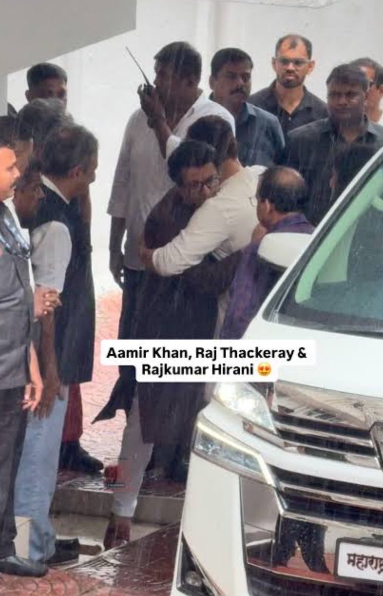 pallavict's tweet photo. Wow

So Raj Thackeray went & attended the “few close friends will be attending” THIRD wedding of Aamir Khan at his home

But did he go to see what’s the status in Mumbai after receiving entire July quota of rains in just 4 days? 

Earlier, we have seen how Uddhav Thackeray & his family attended EACH & EVERY ceremony of Anant Ambani’s wedding, including going on an international cruise 

These leaders have time for the rich & famous, but not own party workers or voters, & then they complain paksh fodla, etc 

Is @AmeetSatam ji WRONG in saying this about Thackerays?👇👇

“We work on the ground; don’t sit at home writing posts. Have you ever seen Uddhav Thackeray, Raj Thackeray or Aaditya Thackeray working on the ground?” 

Even today, BJP leaders were on the ground, resolving problems because of such heavy rains 

A few examples👇👇

BJP Mumbai VP @raviraja60 ji with 
BJP ward 176 corporator @RekhaRkYadav ji & @NiteshAhuja20 ji 👇

BJP ward 55 corporator @patel_harshb ji with @YAJNIKV ji 👇