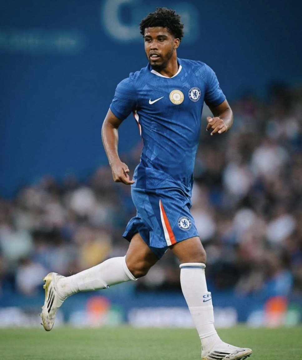 obioflagosz's tweet photo. Man United exploring move for Andrey Santos.

Any potential deal is at an early stage, with no club talks yet, and enquiries from multiple suitors so far are going via agents. Santos is keen to establish a starting place, which is unlikely at Chelsea.

(@David_Ornstein) #CFC https://t.co/PwuVOwb0y6