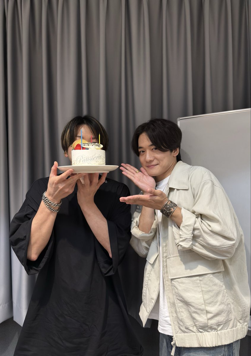 KentoTomioka_78's tweet photo. 📻BAYFM「増田貴久 MASTERHITS」
2週に亘りありがとうございました！！
まさかのお誕生日のケーキまで…🥹

ミュージカルの大先輩からのお言葉を胸に！7月12日からの初日に向けてまだまだ頑張ります！！💪
ぜひ！劇場でお待ちしております！
#MASTERHITS
#イソップ 
#StoryofAesops https://t.co/5b3j4lGrMV