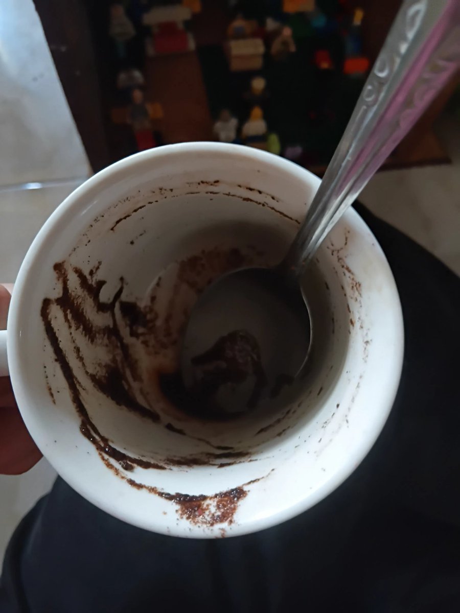roroputri__'s tweet photo. apakah jumat pahing memang selalu secinta ini dengan kopi item seampas²nya bahkan tanpa gula sekalipun? https://t.co/bM9lqg5MzE