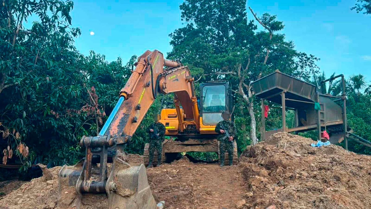 infopresidencia's tweet photo. #Noticias | Contundente golpe del Ejército Nacional contra la minería ilegal en la Sierra Nevada de Santa Marta.

👉🏽https://t.co/lBIxwrfqrH https://t.co/5ZHASGBxkO