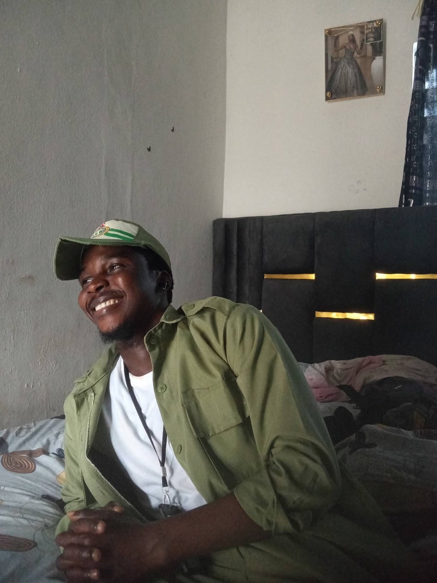 Jedidiah006's tweet photo. Yesterday, I was on a bus in my NYSC khaki, headed to Rumuokoro for my monthly biometrics at the LG council, when two women boarded and sat beside me. 

They asked me to adjust, but there wasn't enough space, especially since they were occupying more space. https://t.co/fEFCU1LU7Y