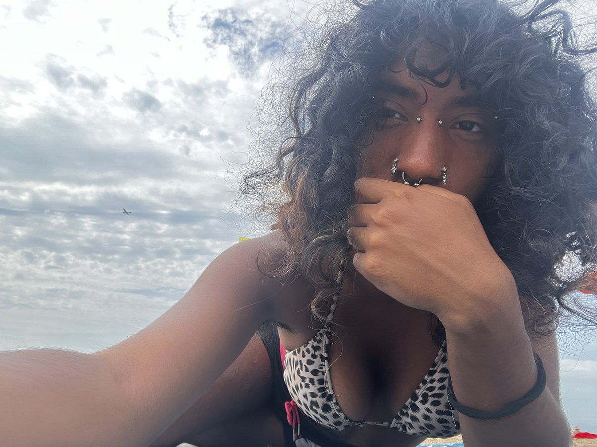 kurom3owz's tweet photo. cloudy foggy transgender beach day https://t.co/iVwREYr5yx