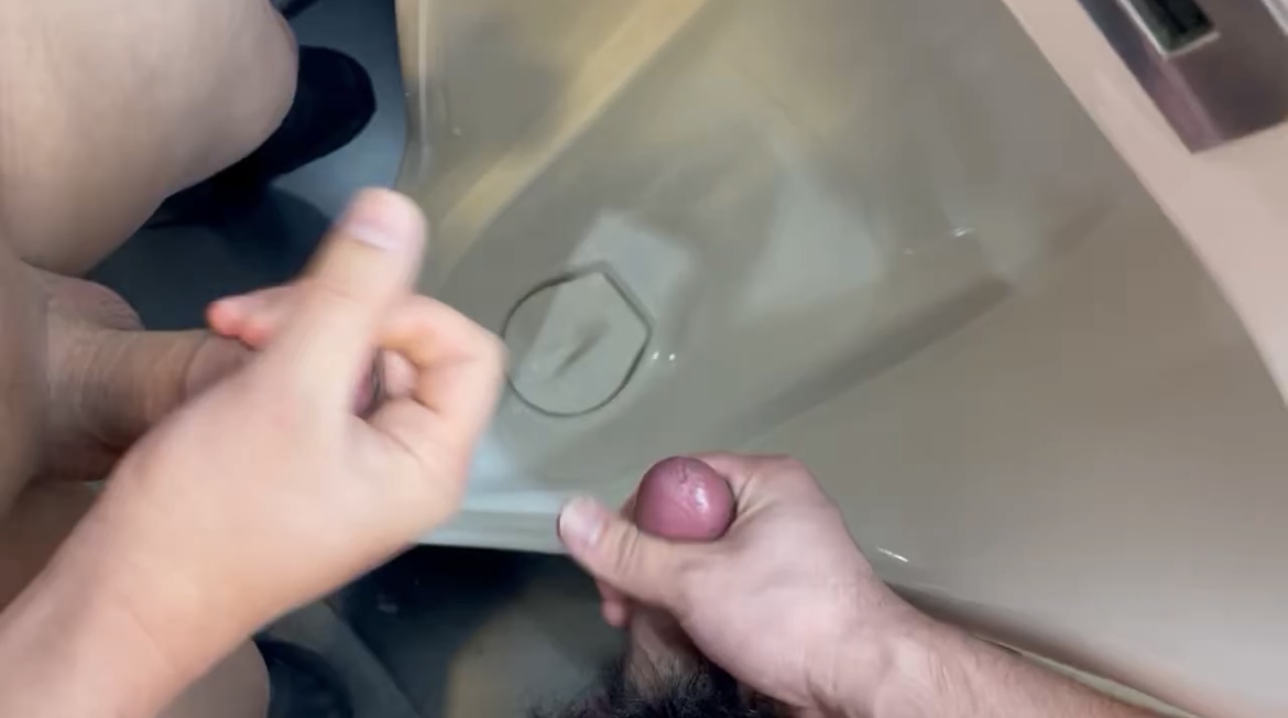 KIYU_R_'s tweet photo. セフと公衆トイレで露出連れおなした動画フルで見たい方DMで共有します！ https://t.co/Zog4syaHJd