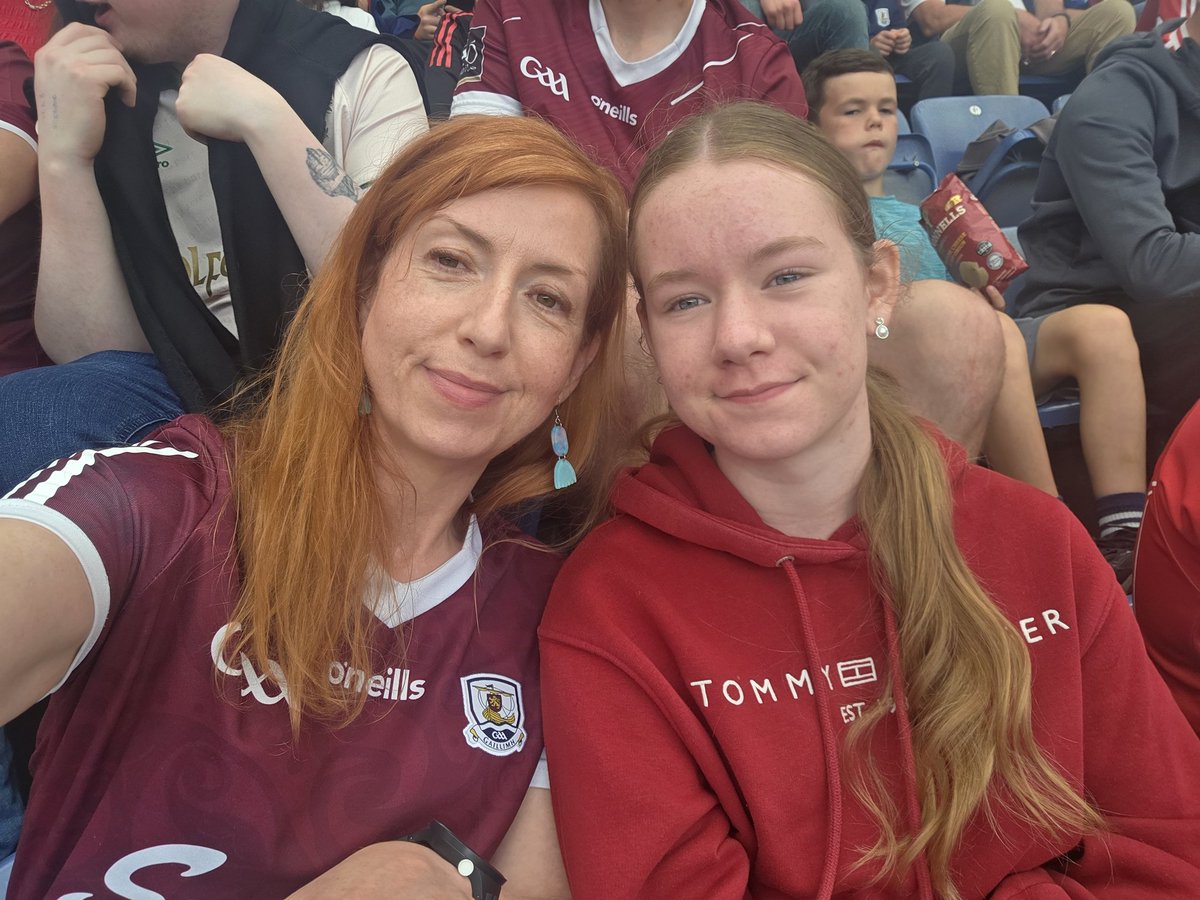 mariadonoghue24's tweet photo. Quick jersey change, hit the road this morning and less than 24 hours later we go again. #corkvgalway #limerickvclare #hurling #gaa #crokepark https://t.co/yiJxngwgkq