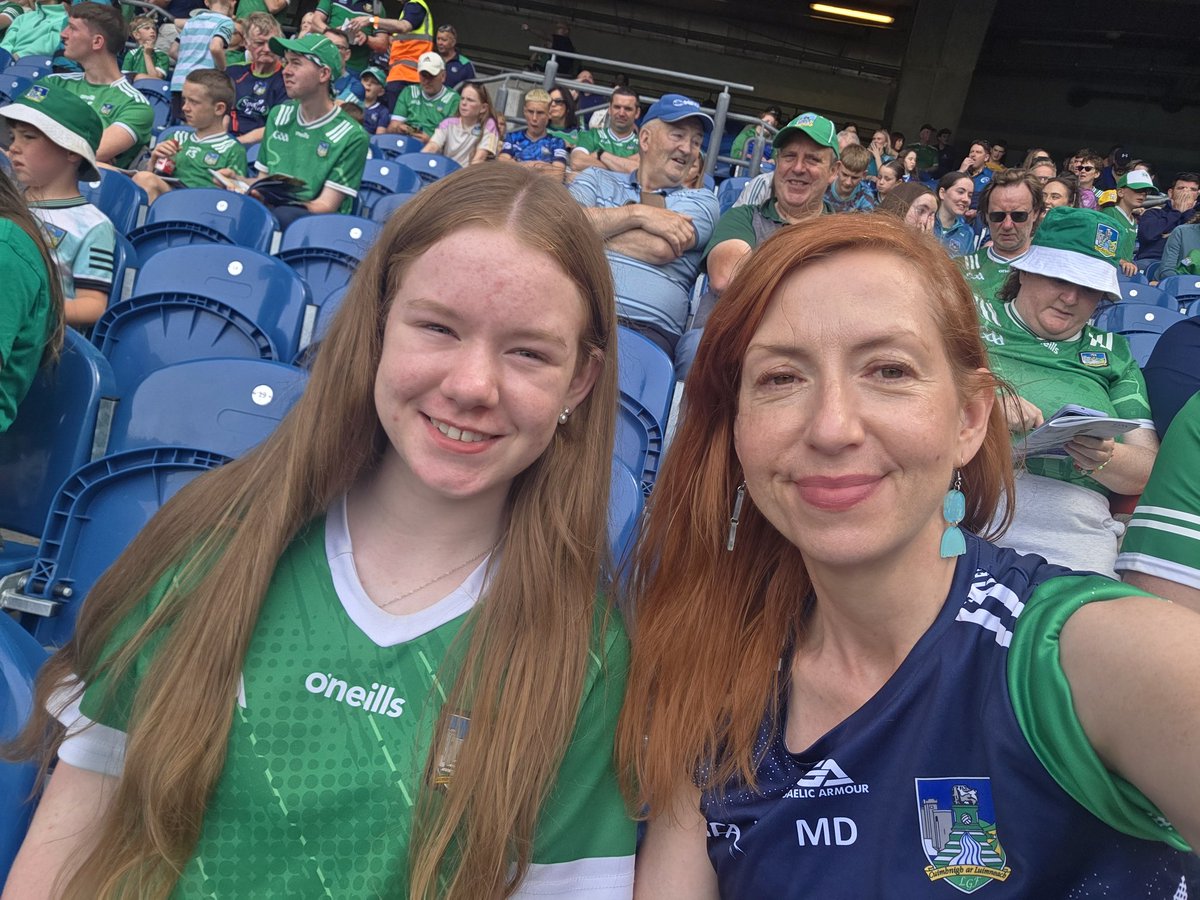 mariadonoghue24's tweet photo. Quick jersey change, hit the road this morning and less than 24 hours later we go again. #corkvgalway #limerickvclare #hurling #gaa #crokepark https://t.co/yiJxngwgkq