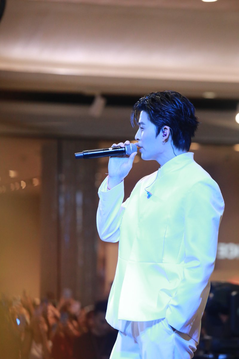 moonsunvalley's tweet photo. เพิ่งเช็ครูปงานเมื่อวานทั้งหมด เจอ4รูปนี้ขำจะตรายยย ปอนด์ colorful มาก55555555555555555555555555555555555 https://t.co/I0LxV15vRh