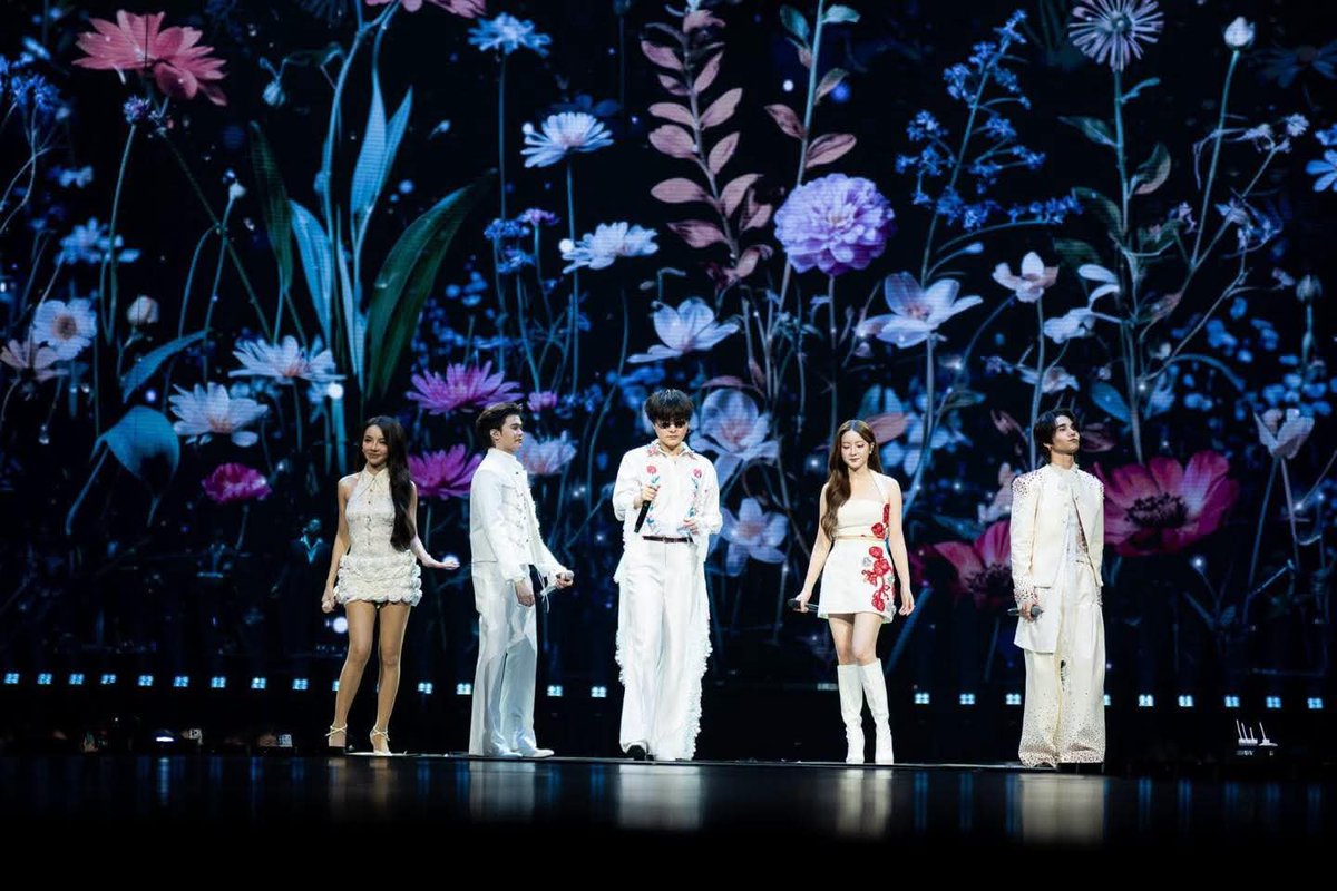 MPFocus_ent's tweet photo. การรวมตัวครั้งสำคัญของ 5 นักร้องเพื่อนรักวัยสามสิบ ที่นำโดย INK WARUNTORN, BOWKYLION, JEFF SATUR, THE TOYS และ NONT TANONT ในฐานะกลุ่มศิลปินตัวท็อปที่กำลังอยู่ในช่วงเวลาแห่งความสำเร็จ และมีศักยภาพทางดนตรีโดดเด่นที่สุด ณ เวลานี้ 
#CLUB30CONCERT 
#LOVEiSSHOWBiZ https://t.co/jt1ntNMC5o