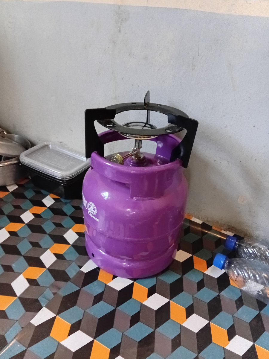 Geniusquarters's tweet photo. W!!!
Na me and @waggydey4you go dey compete for TL like this.
I don buy gas.
Best male cook here. 🙂‍↔️ https://t.co/15yfxApbSM