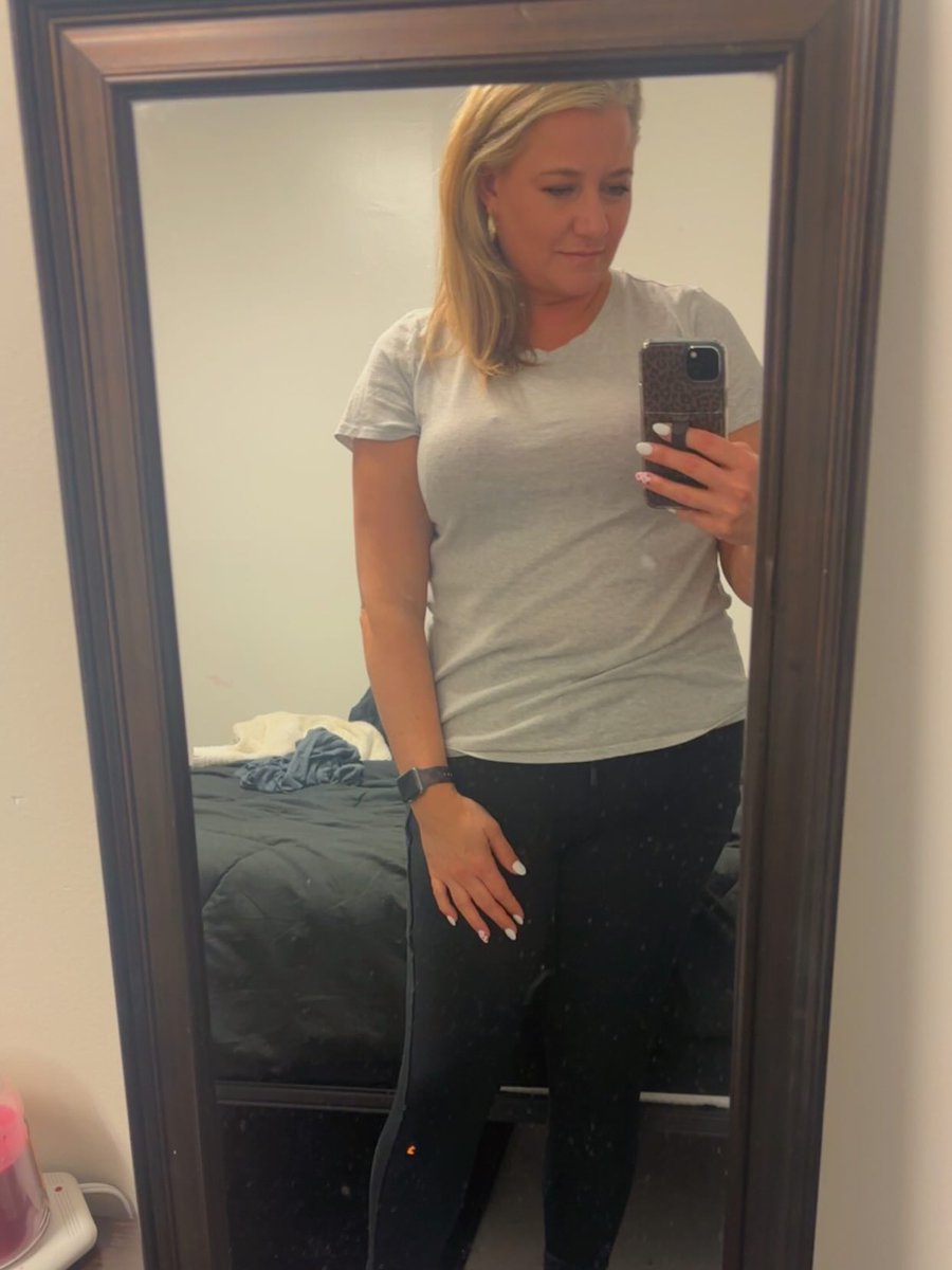 DebraLewisX's tweet photo. Fully clothed, not attractive... so you probably won't say hi 😑 https://t.co/owKfiQVVQJ