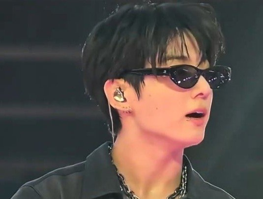 JJKHypeFeed's tweet photo. SNS KING #JUNGKOOK is currently holding the top 2 popular topic/news on Entertainment, Fashion, Music, News categories on X (Twitter) Worldwide 🌐, in US 🇺🇸 &amp; in South Korea 🇰🇷. https://t.co/rZuAa81yw8