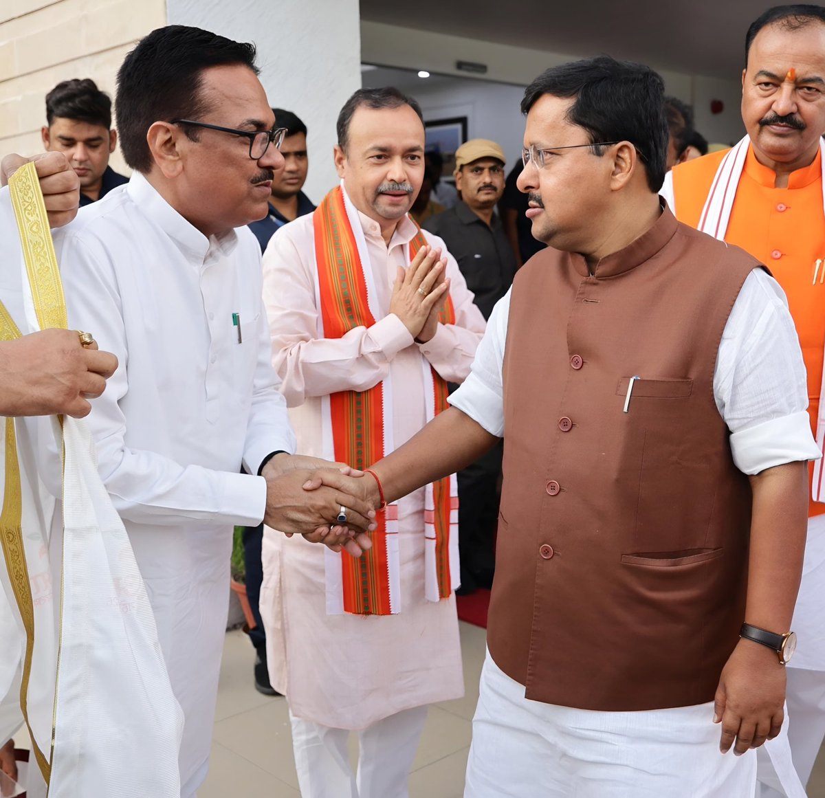 gnshuklabjp's tweet photo. मित्रों:- भाजपा के माननीय राष्ट्रीय अध्यक्ष एवं राज्यसभा सांसद श्री @nitinnabin जी के दो दिवसीय ऐतिहासिक एवं अभूतपूर्व उत्तर प्रदेश प्रवास के उपरांत आज लखनऊ एयरपोर्ट पर उनका आत्मीय स्वागत एवं अभिनंदन किया। 

उनका सशक्त नेतृत्व, स्पष्ट विजन और संगठन के प्रति समर्पण प्रत्येक कार्यकर्ता के लिए प्रेरणा है। इसी ऊर्जा और एकजुटता के साथ 2027 में भाजपा ऐतिहासिक विजय का नया अध्याय लिखेगी।