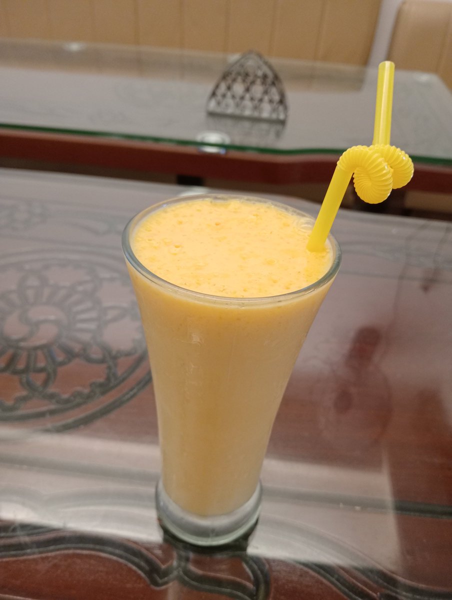 NusratArfah's tweet photo. The day was hot today..
Like🥭Juice 😋 like my Darling❤
#Prabhas #Chakram
@PrabhasRaju ❤ https://t.co/pJfjO7CSMc