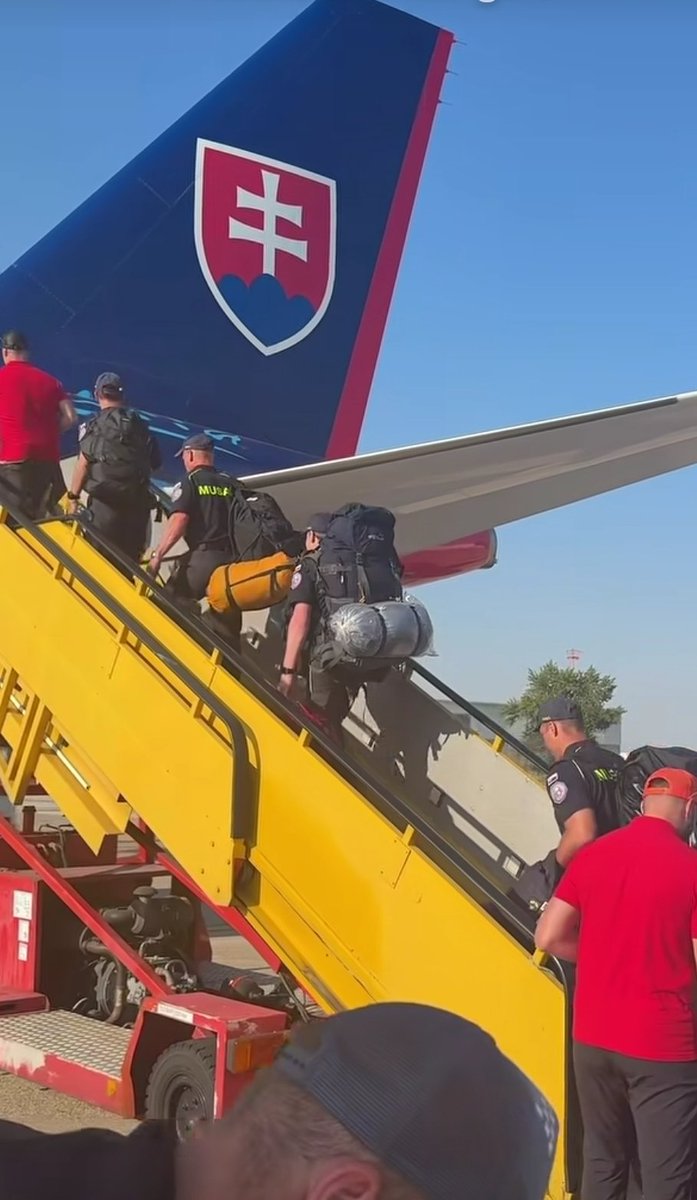 maibortpetit's tweet photo. Rescatistas eslovacos parten rumbo a Venezuela para brindar apoyo humanitario https://t.co/3OOZEyAu30