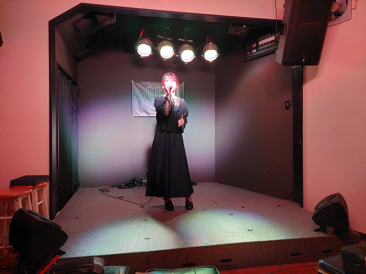 nhaxt's tweet photo. 何度めの黒崎か～🎶
本日は北九州市、黒崎secさんにて開催された、Sayuki姫が御出演のライブ１部～２部、通しで参戦。
姫の生歌を聴くのはメチャ久しぶり。素敵な声に今日も感動しました。
チェキは「制服のマネキン」ポーズ、その他(笑)
１部は、髪にかわいらしいカチューシャを付けておられました😊 https://t.co/GcXXoWHYlT