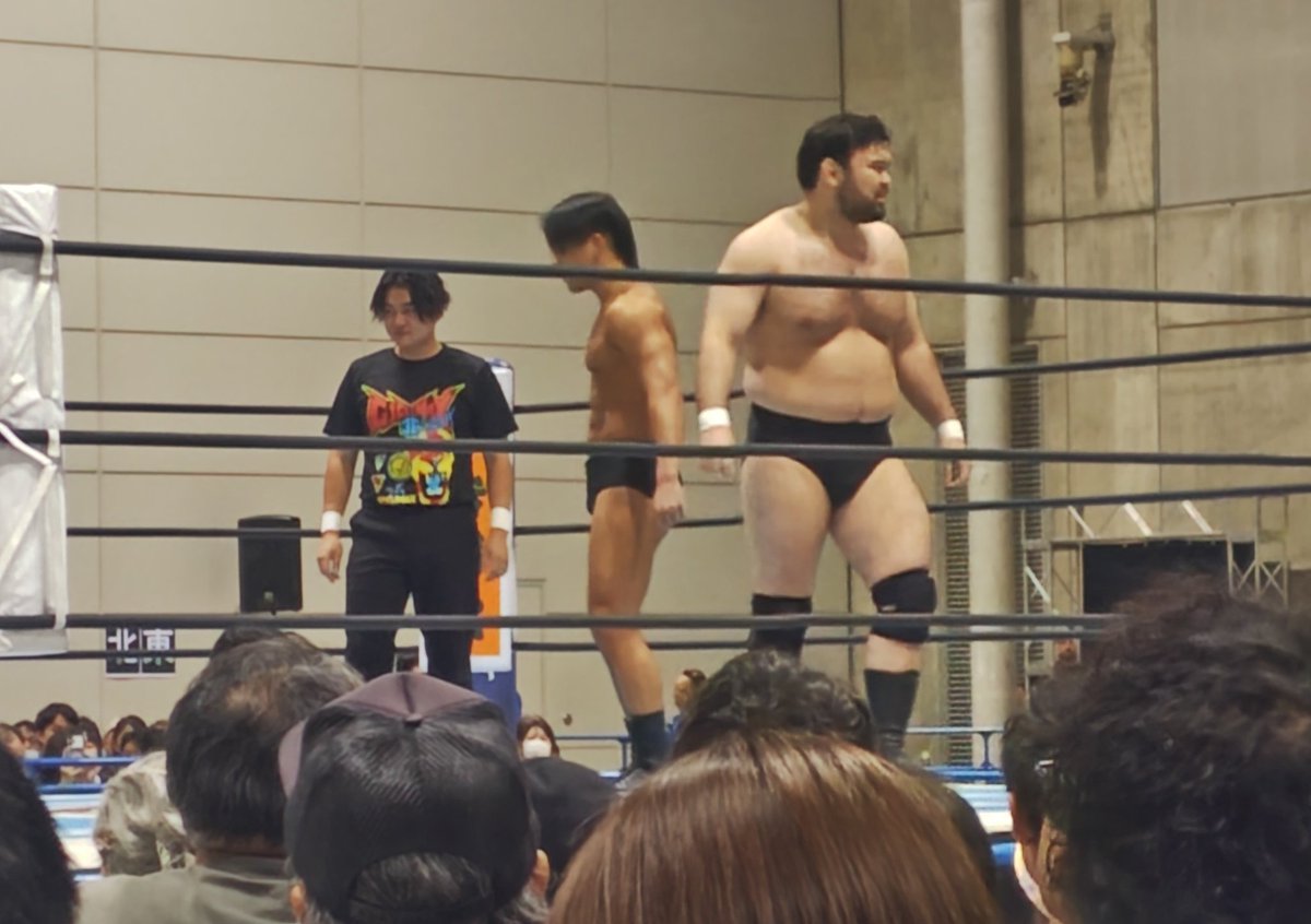 Beauty_YOSHIDA's tweet photo. 新日本プロレス初観戦でした!
10年以上プロレス観戦してるのにね😂
よくテレビで観る選手を生で観ることができて嬉しかった✨
ウルフアロン選手の胸毛が復活してて眼福でした🥰

#新日本プロレス
#njpw https://t.co/aN8ESdQJZz