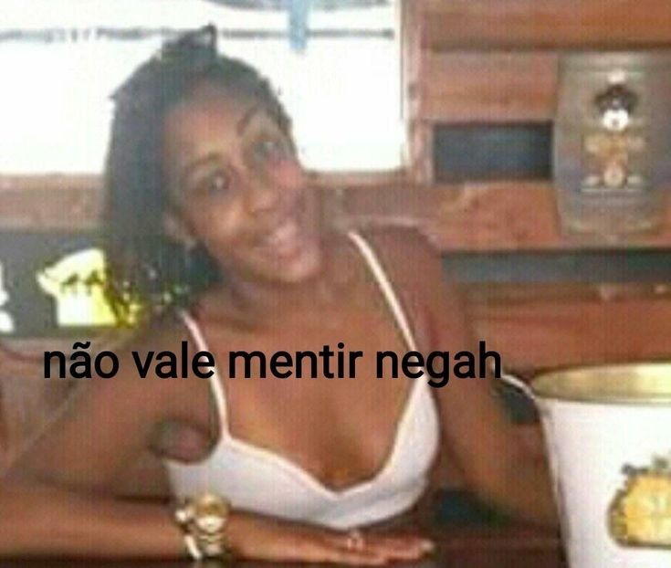 c44rouuu's tweet photo. Sempre dou risada quando falam que o lewis não é um bom companheiro pq ele poderia mt bem ter deixado o kimi passar quando estavam mais próximo do charles e ele deu tudo de si para segurar o kimi https://t.co/BjfQ5ODUlo