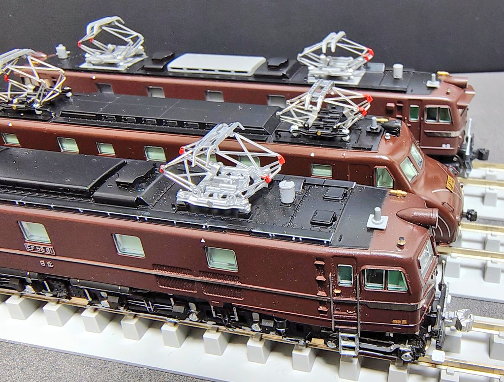 kuromike_SL's tweet photo. EF58 61 EF55 1 EF58 89　
重連、三重連で各地を走っていた電気機関車が揃いました
少し色差しをして実機に近づけたかな
89はスカート無しにしたいが、パーツがない…
銀河鉄道シリウス号を再現したいね https://t.co/Oor2MHI4xv