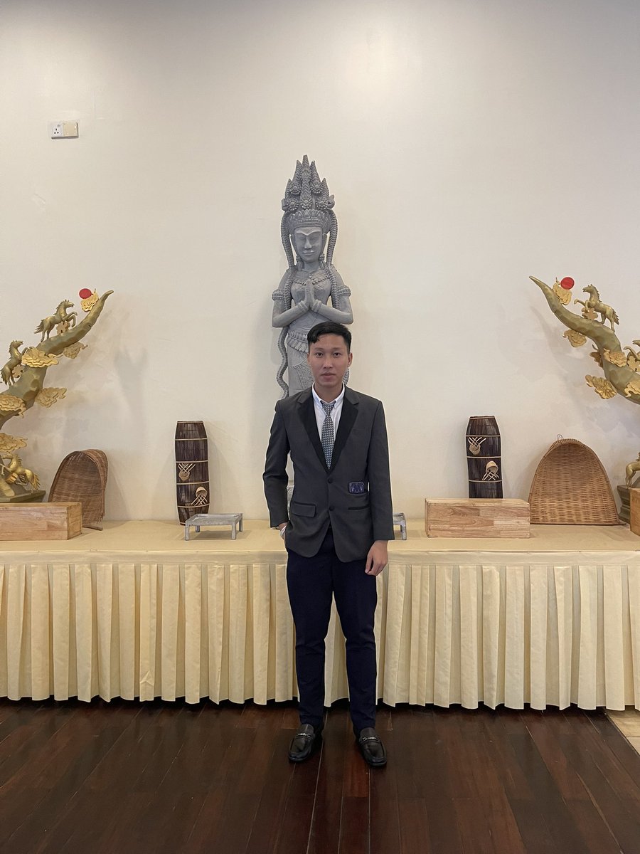 ForeverHlh's tweet photo. Just a mature man❤️🖤🇰🇭! https://t.co/VV9gNBIRSq