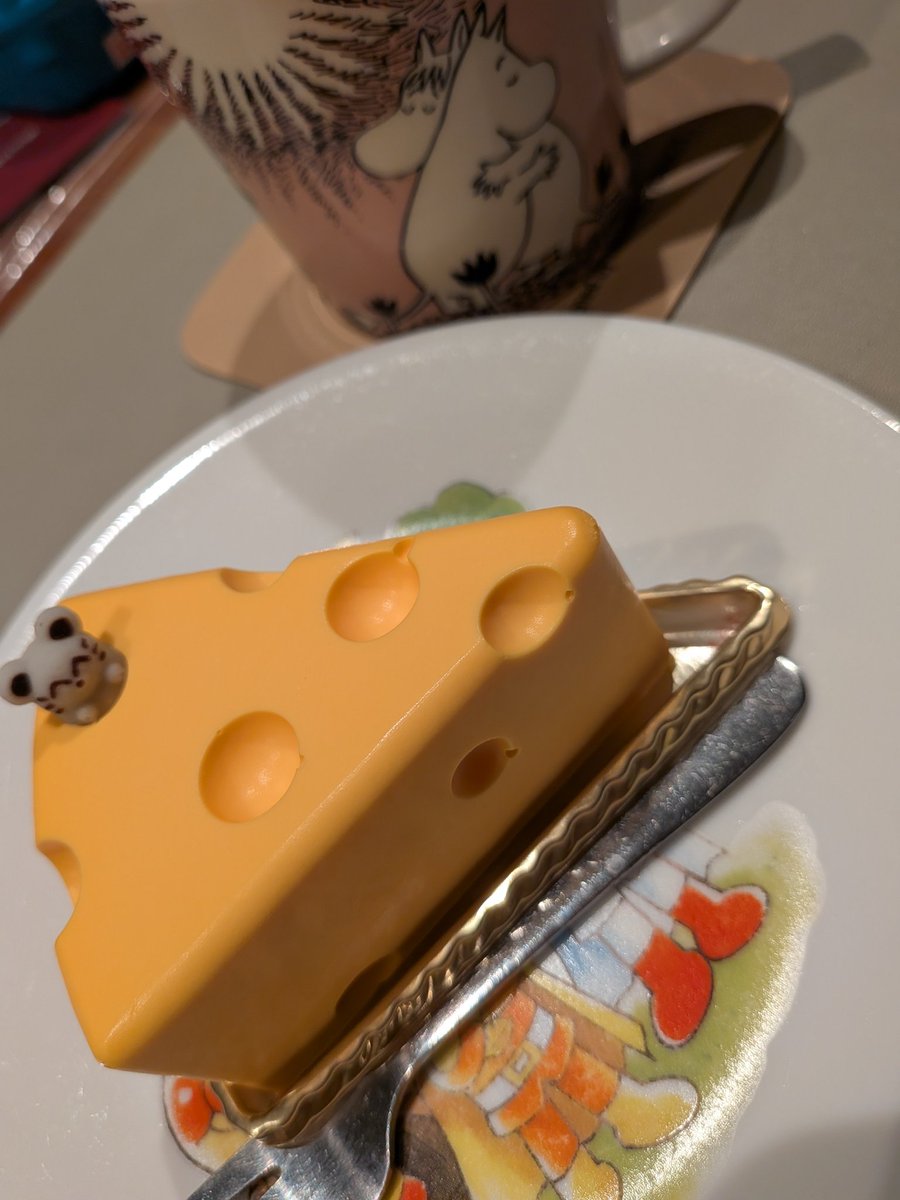 nahokoKEY's tweet photo. 7月4日　680日
KEYTALK本日の一曲目
「流線ノスタルジック」
いつか行きたいって思ってたチーズケーキのお店
たまたま前を通ってここや！ってなって買っちゃったよ
かわうぃぃぃぃ https://t.co/OrGkpRvQUI