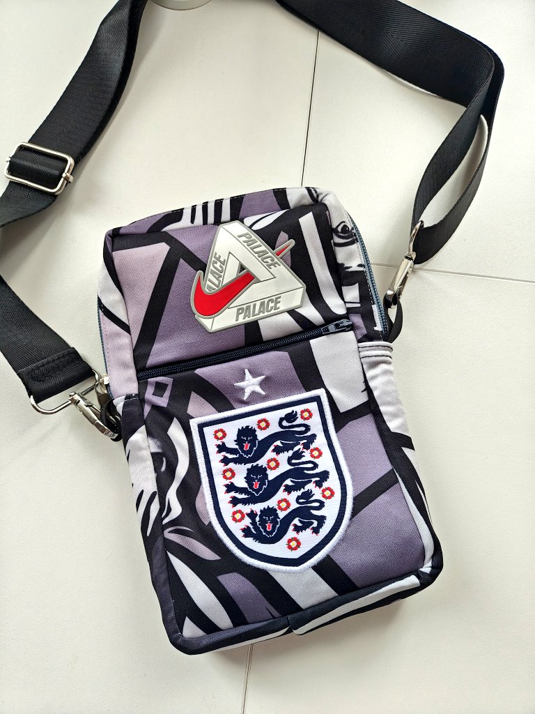 pitchstitchbags's tweet photo. Might be my finest work yet. 

Palace Nike England shirt (dh special don't panic!!!!) turned into a cross body 'man' bag. 

#England #worldcup https://t.co/YGvhhTrnE3