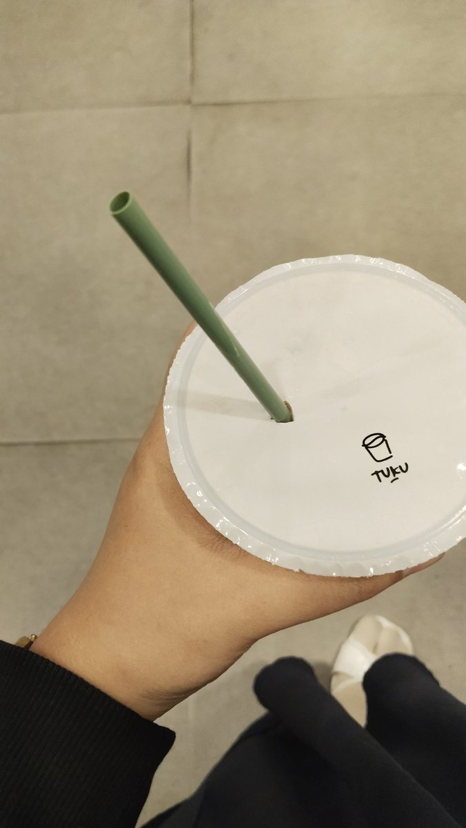 nabilafawnur's tweet photo. not coffee addicted but this one ✨LEGIT✨🤌

call me norak karna baru nyoba tuku. First impression pesen less sweet, tetep suka omg. 

**matchalover ini mulai suka coffee juga ternyata hihihi (efek menghadapi toddler) https://t.co/M6lgSF6cGZ