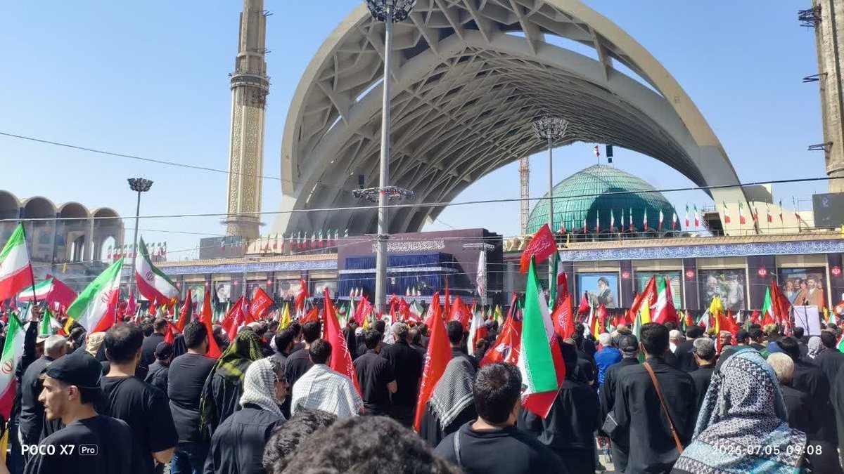 mohommadia27123's tweet photo. رسانه‌آلمانی با تاریخی خواندن این مراسم، جمعیت را دریای سیاهی از عز��داران توصیف کرد که با وجود گرمای ۴۰ درجه، با حضور هیئت‌های خارجی و ابعاد سیاسی برگزار شد.

#حی_علی_التهران
#حی_علی_العزا https://t.co/SmTGOcwuvK
