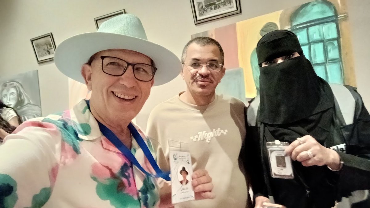 BdryhAlmlyhy's tweet photo. من الرياض إلى الدار البيضاء.. فخورة بتلقي دعوة للمشاركة في الملتقى الأكاديمي الدولي للفن التشكيلي بدروته الثانية في دولة المغرب 🇲🇦 ✈️🎨 واللقاء بمجموعة من الفنانين السعودين والعرب خالص الشكر والتقدير لرئيسة جمعية "آرت وايڤ" الأستاذة بشرى كداري ولإدارة الجمعية على هذا التنظيم الإبداعي الذي يعزز الحوار الأكاديمي والتبادل الثقافي بين المفكرين والفنانين.🌟#بدرية_المليحي 
 #المملكة_المغربية  #إعلام  #صحافة #جمعية_آرت_وايف #شركاء_النجاح #صحيفة_عنوان 
@eunwann1 
@ealameuon