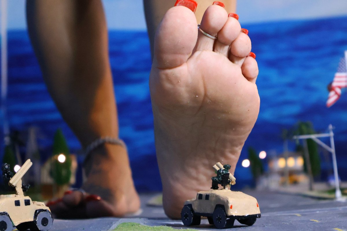 ironmotive's tweet photo. GIGANTA👑REYNA @latinqueen7344 vs smallville  military who will win
#421ftgigantareyna #giantessfetish #sizecon #giantesscommunity #sizetwitter  #macrophilia #giantwoman #giganta #latinafeet #sizekink #giantessattack #giantess https://t.co/48dM29FvxF