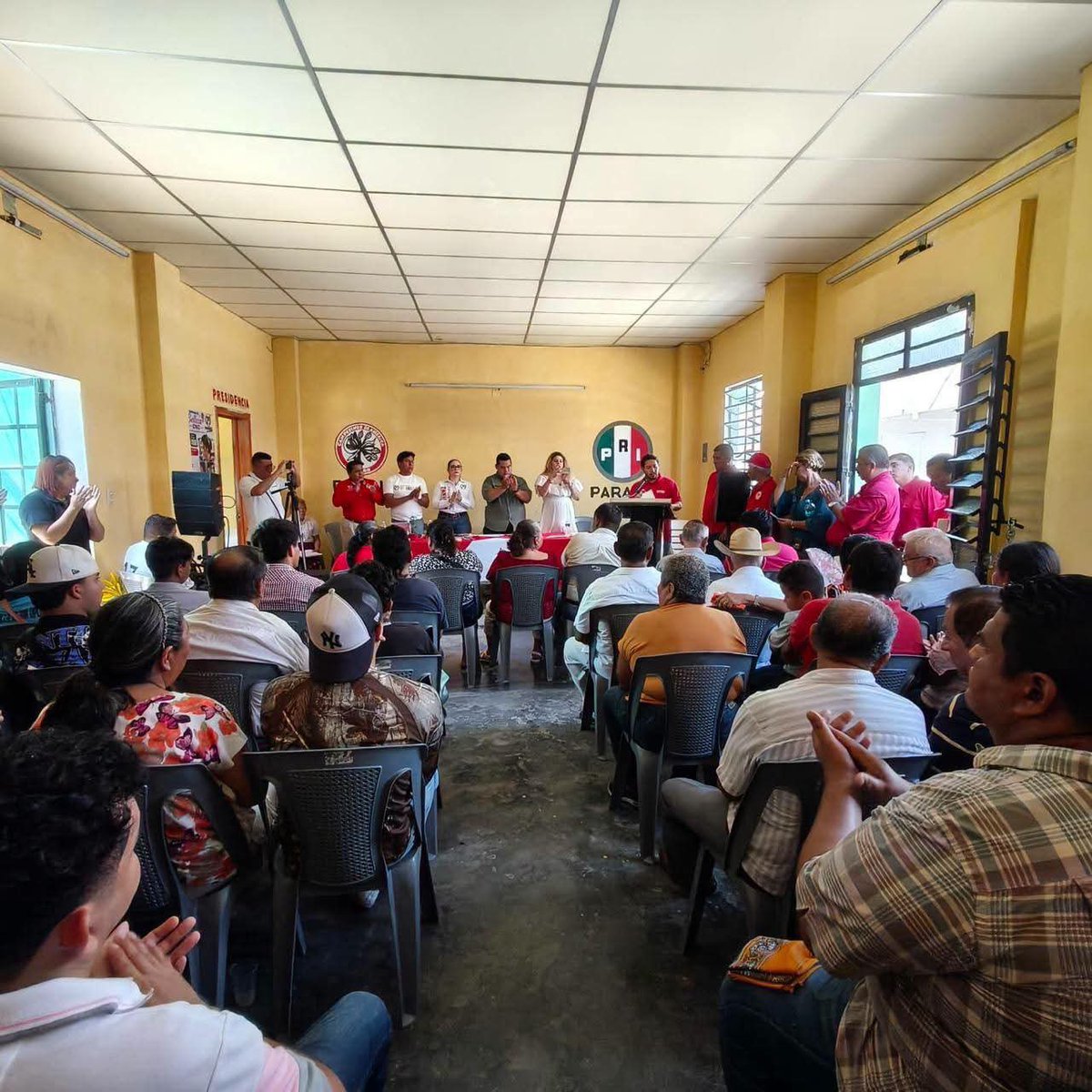 PRITabasco's tweet photo. Mirella Hernández Arias y Jesús Manuel Jiménez Javier rindieron protesta como presidenta y secretario general del PRI en Paraíso. 

🔴 Miguel Barrueta llamó a fortalecer la unidad y reorganizar al partido

https://t.co/XLmtECQ1MS https://t.co/n1cI42GmBQ