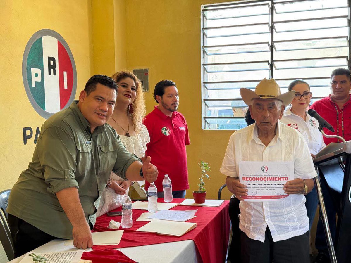PRITabasco's tweet photo. Mirella Hernández Arias y Jesús Manuel Jiménez Javier rindieron protesta como presidenta y secretario general del PRI en Paraíso. 

🔴 Miguel Barrueta llamó a fortalecer la unidad y reorganizar al partido

https://t.co/XLmtECQ1MS https://t.co/n1cI42GmBQ
