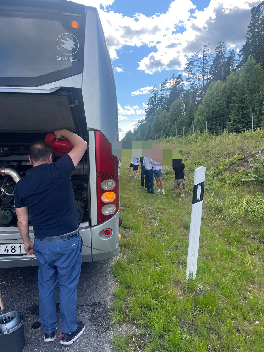 AlexHammerdude's tweet photo. 16.26 och förhoppningsvis sista stoppet innan Borås! https://t.co/w3dy6ylUDo