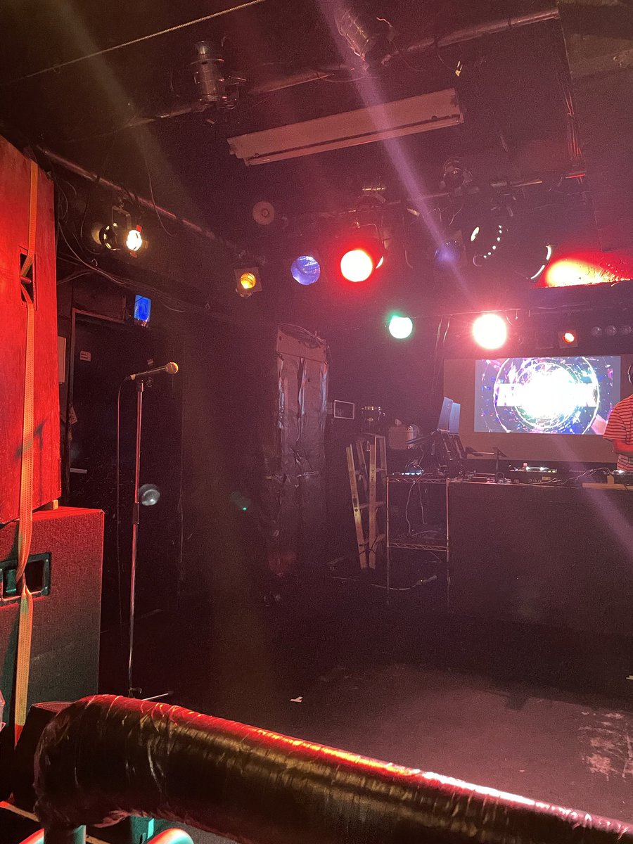 nandemoya800000's tweet photo. 活動ファイルvol.3 
ヲタ芸サークルのカメラ補助
今日は新潟大学ヲタ芸サークル天ノ河さんからイベントにおける人手不足の旨を聞き、撮影補助として裏方をしてきました‼️
ヲタ芸サークルの皆様。今日は何でも屋サークルをご活用いただきありがとうございました😊
#ANIBOX https://t.co/W3DhHAHRYC