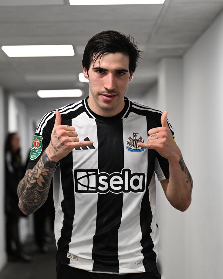 Ronzthfc's tweet photo. 🚨- #THFC signing Sandro tonali has reportedly been executed by Lucas bergvall. 

Announcement severely delayed. https://t.co/Hg6MAcE2N0