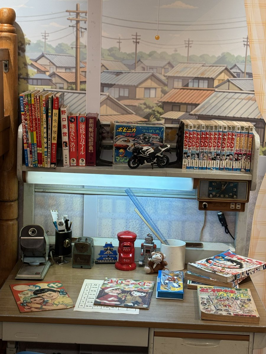 hissy_ud2's tweet photo. トキワ荘通り昭和レトロ館の展示も良かったです。
(1~3枚目の写真)
それだけにスタンプが無いのが残念。
トキワ荘通りお休み処は2種類の小型印があって2階は
寺田ヒロオ先生の部屋の再現があって楽しめます。
(4枚目の写真) https://t.co/FXpVcsSomY