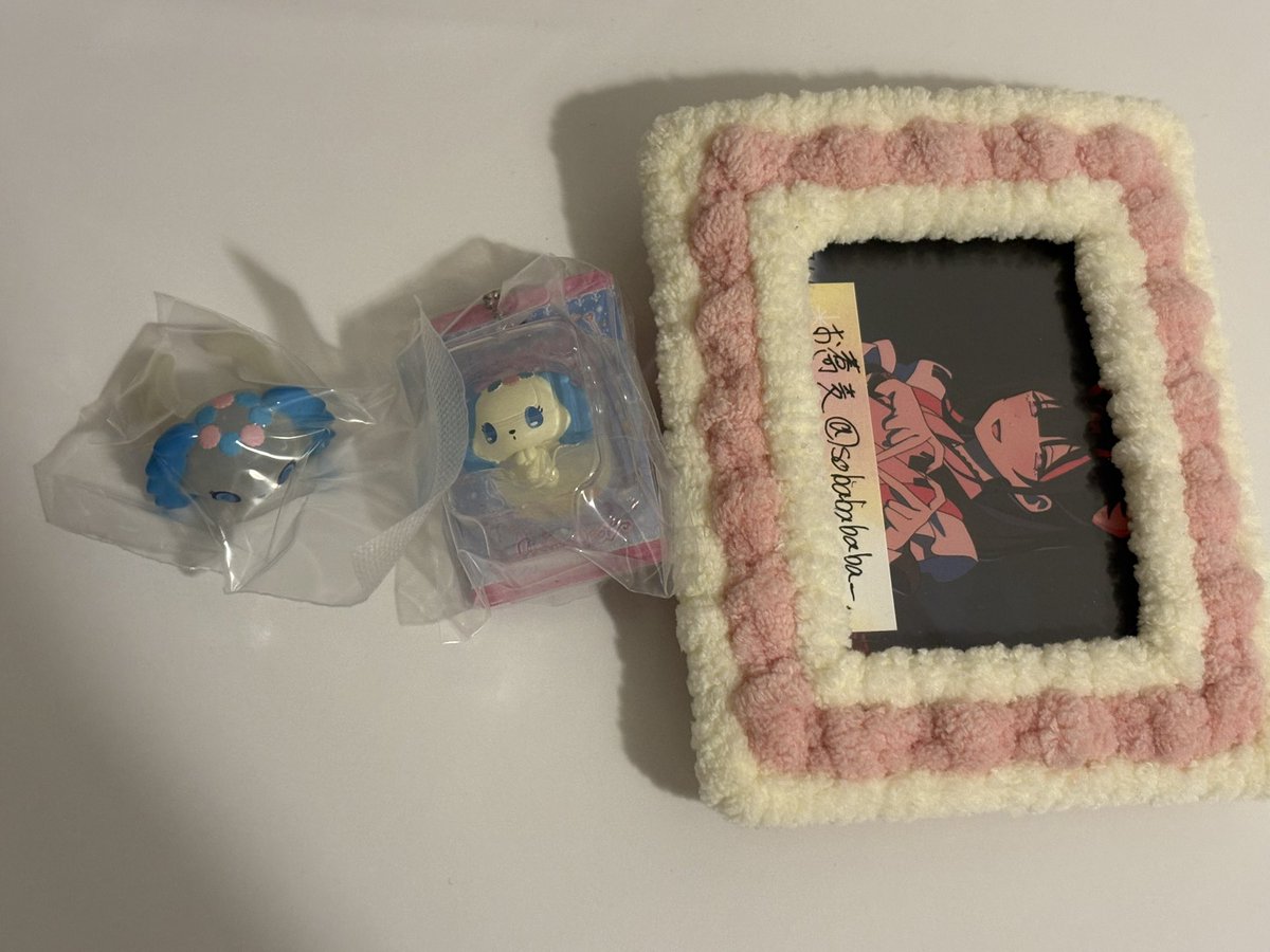 sobabababa_'s tweet photo. @kr___pk 初めまして,こんばんは。検索よりお声がけ失礼いたします。当方サフィー所持しております。また、別ポスト拝見させて頂きまして、パッケージミニチュアチャームのサフィーも所持しているためそれぞれガーネットと2:2にて郵送交換頂くことは可能でしょうか？ご検討よろしくお願いします🙇🏻‍♀️ https://t.co/04mT7hOtwE