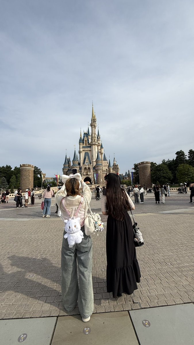 cheesepani3's tweet photo. リア友りりかちゃん＆もうリア友と言っても過言ではないあめちゃんと3人でMOAディズニーしてきた❣️

ほとんどMOA関係なくおしゃべりしてたしたくさん歩き回った🌝素敵な1日だった、大切な友達に出会えて幸せ〜✨️

出会わせてくれたtxtにも大感謝💞 https://t.co/K3Jr9IUawY
