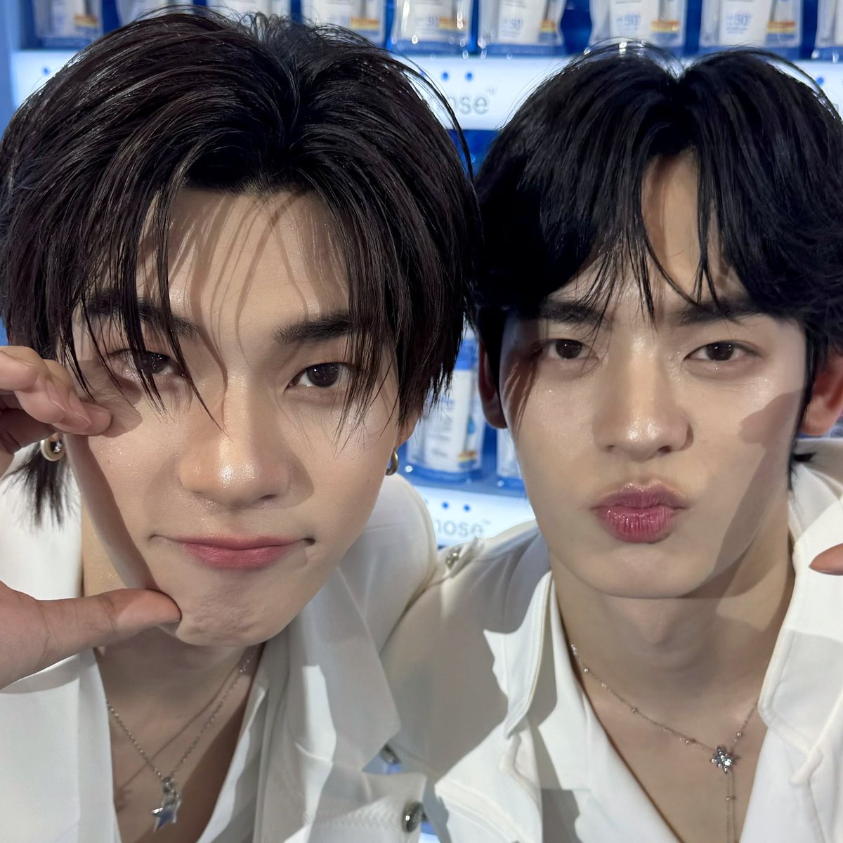 teeblep's tweet photo. one bite and they’re both gone https://t.co/HznHLg9VMs